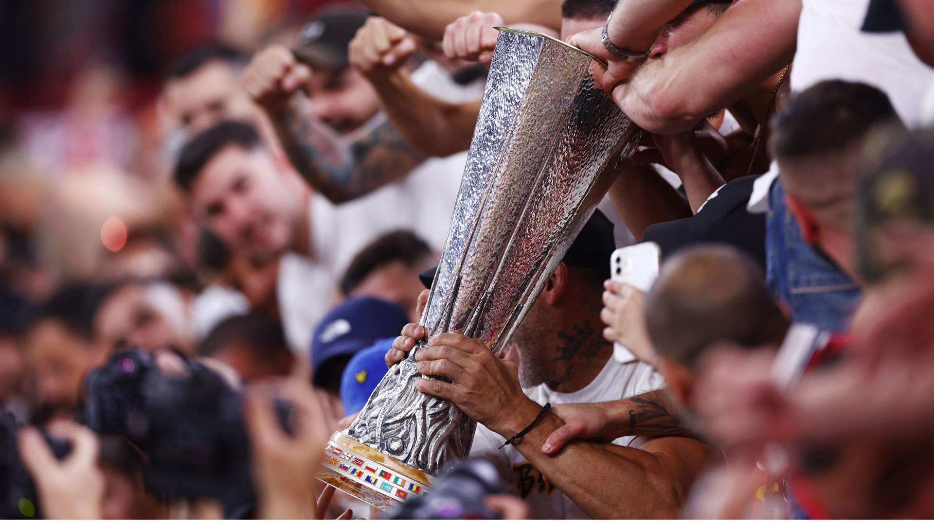 利用边路突 利用边路突