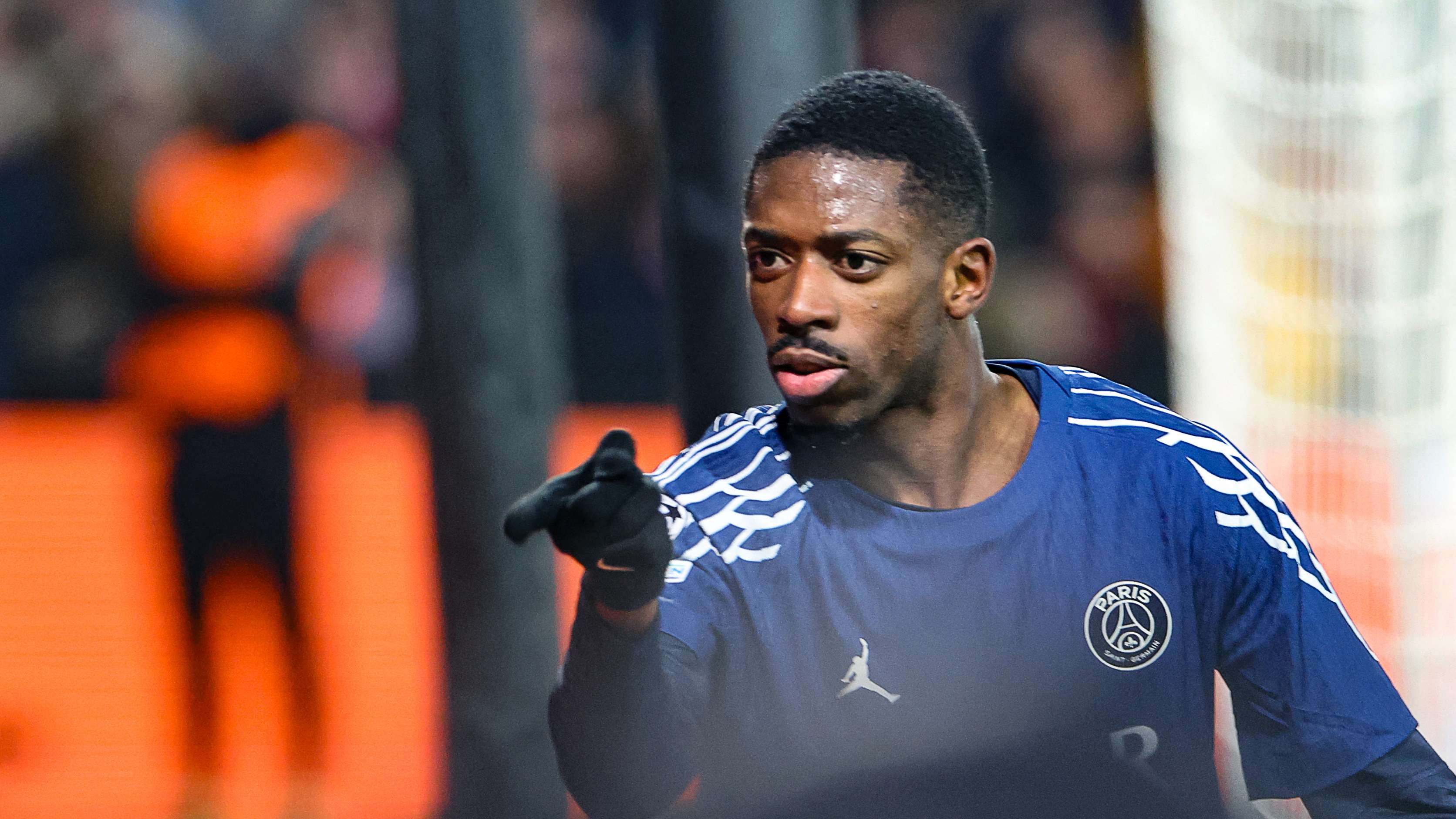 反观梅西则 反观梅西则