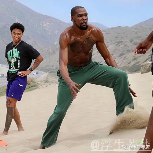 琼斯横传助攻,杜兰特正中三分得手 琼斯横传助攻,杜兰特正中三分得手