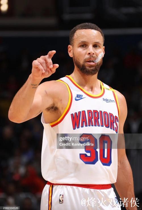 库里回归砍下24分普尔24分难救主 勇士击败奇才豪取4连胜 库里回归砍下24分普尔24分难救主 勇士击败奇才豪取4连胜