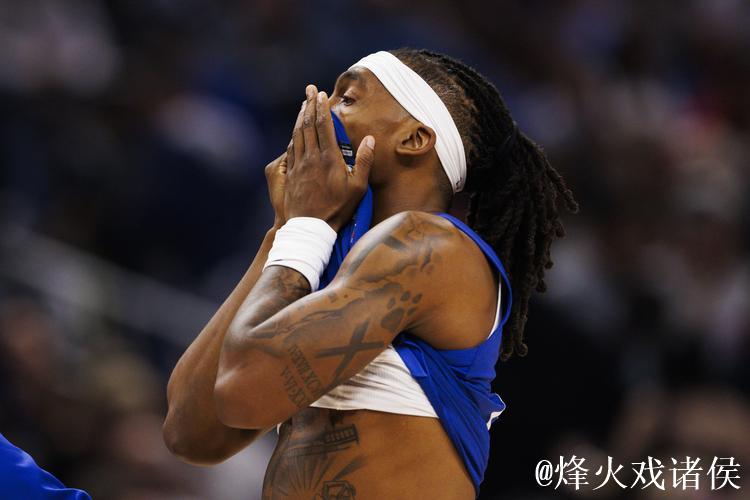 曼恩与快船达成3年4700万提前续约 上季场均贡献8.8分